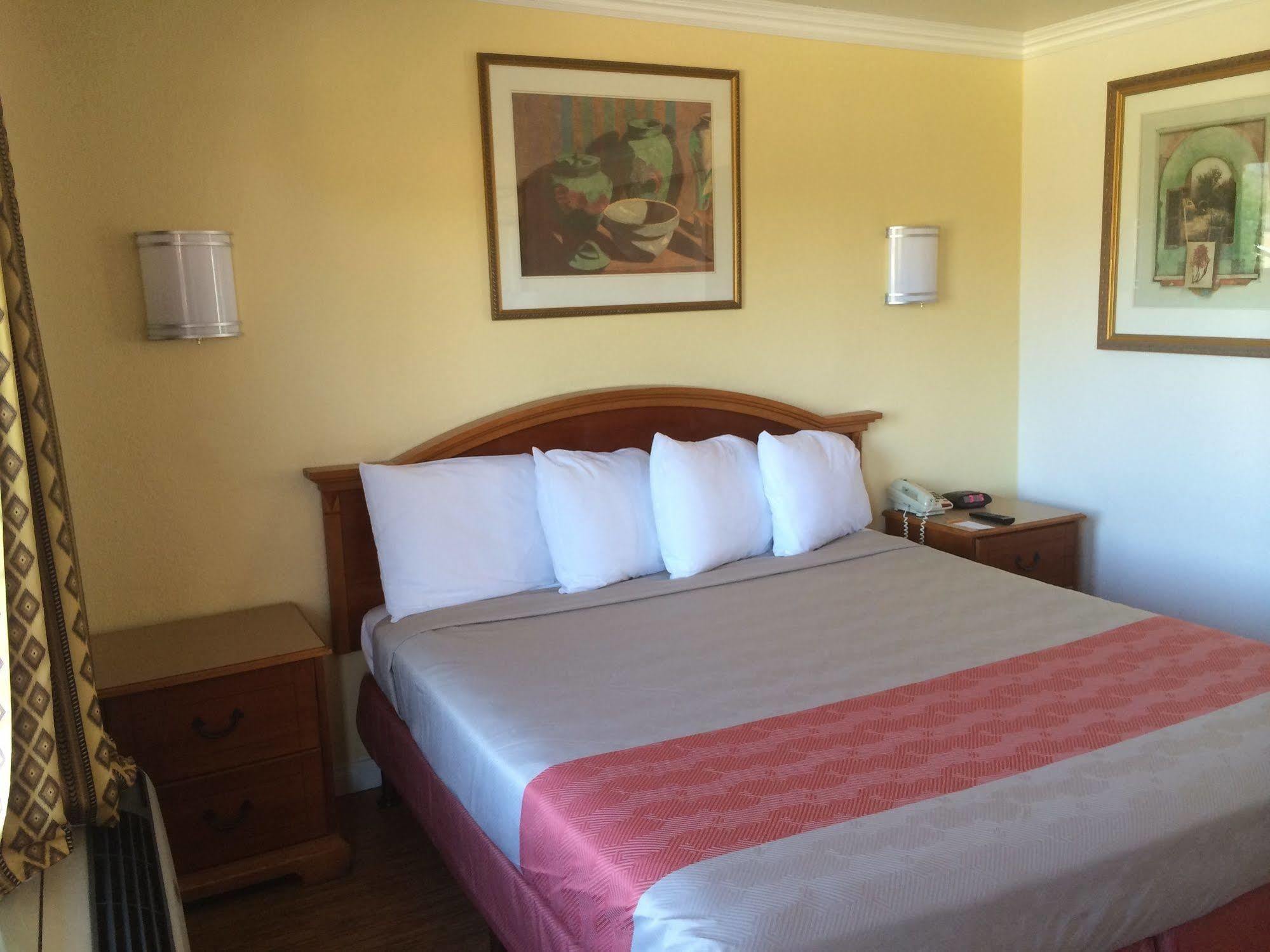 Vagabond Inn Гемет Екстер'єр фото