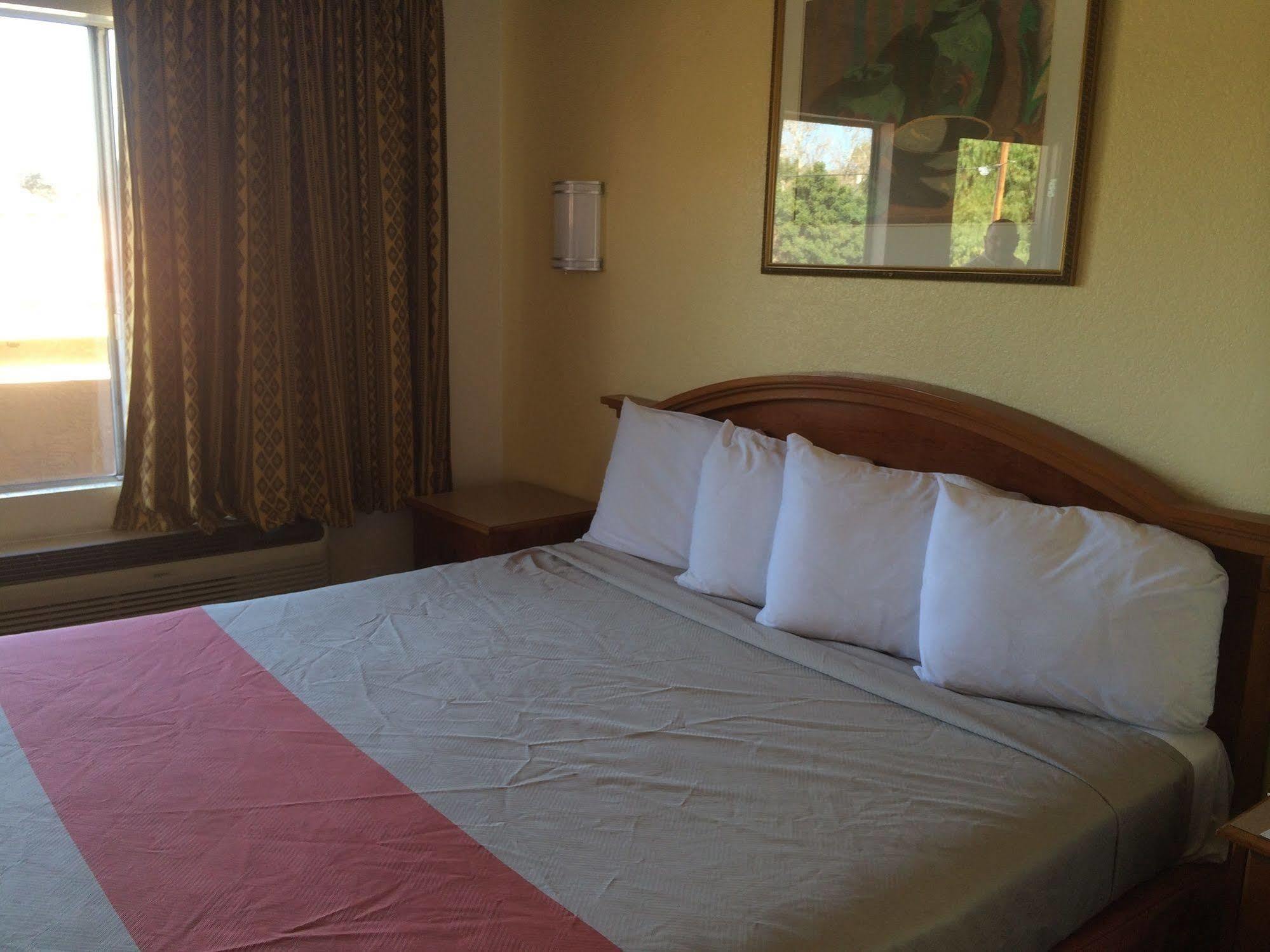 Vagabond Inn Гемет Екстер'єр фото