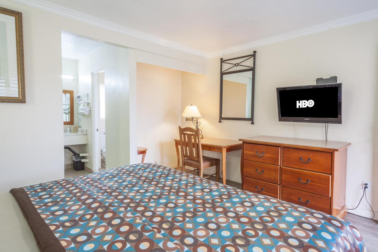 Vagabond Inn Гемет Екстер'єр фото